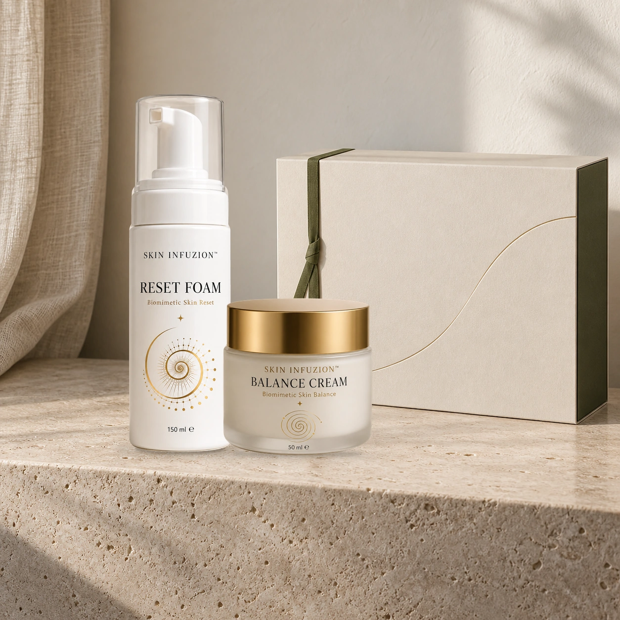Oryginalne RESET FOAM i BALANCE CREAM przy projekcie pudeĹ‚ka prezentowego.